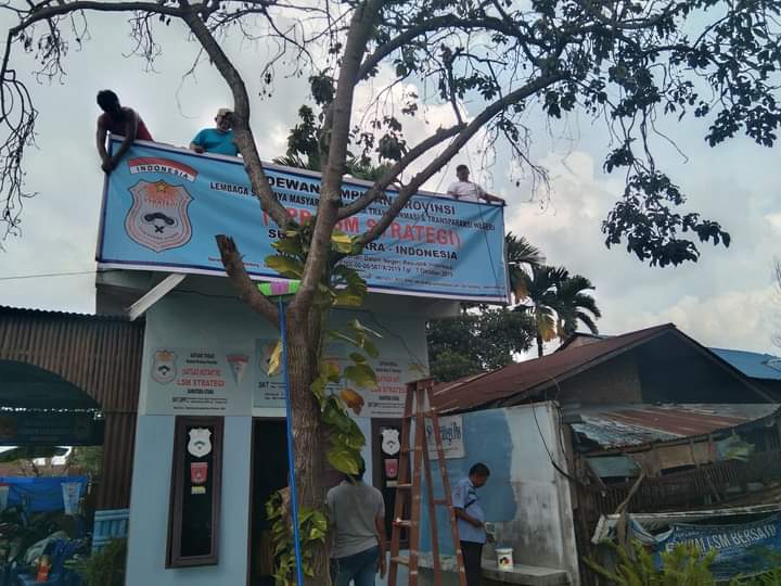 Kegiatan Gotong Royong LSM STRATEGI